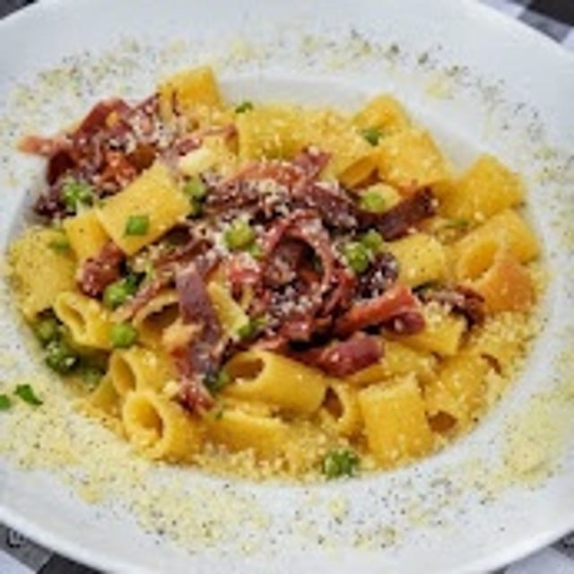 Cacio E' Pepe Pasta.
